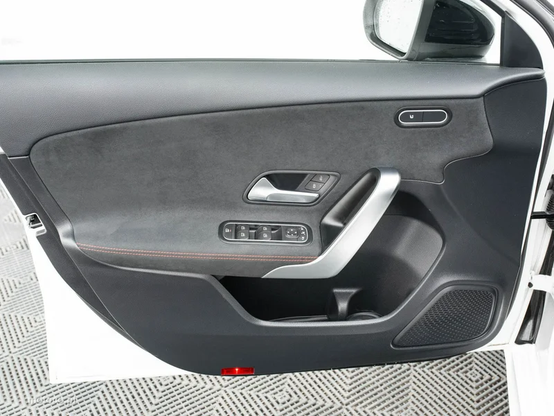 Mercedes-Benz Klasa A W177 A 200 10
