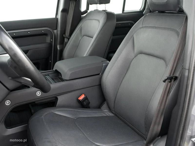 Land Rover Defender 11