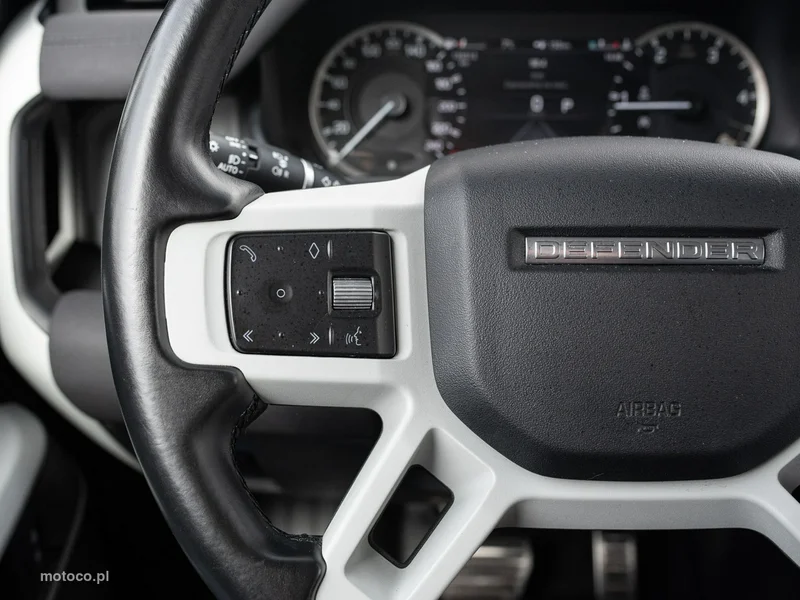 Land Rover Defender 13