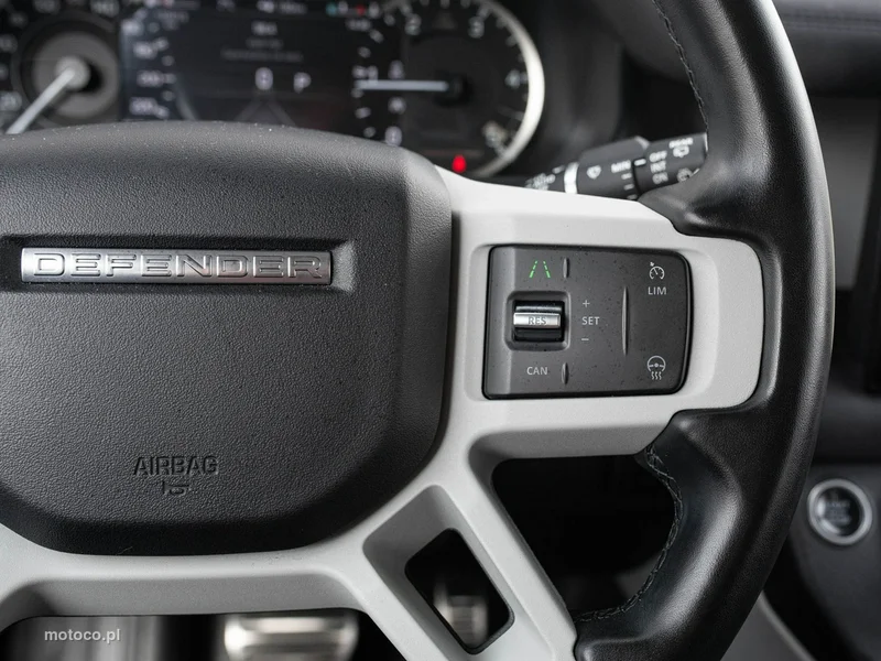 Land Rover Defender 14