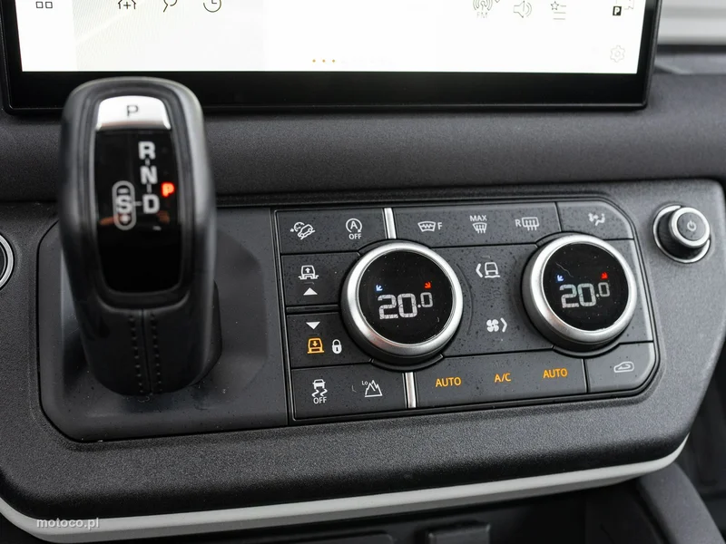 Land Rover Defender 15