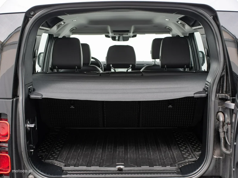 Land Rover Defender 25