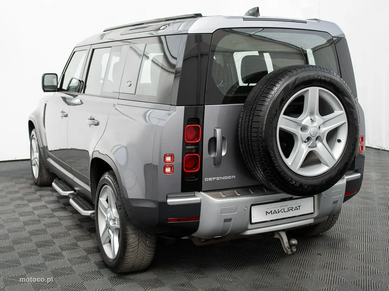 Land Rover Defender 4