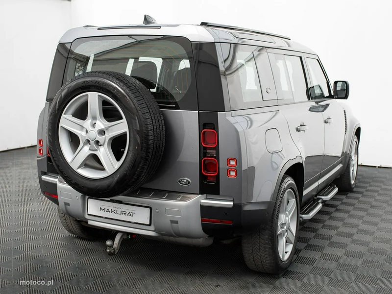 Land Rover Defender 5