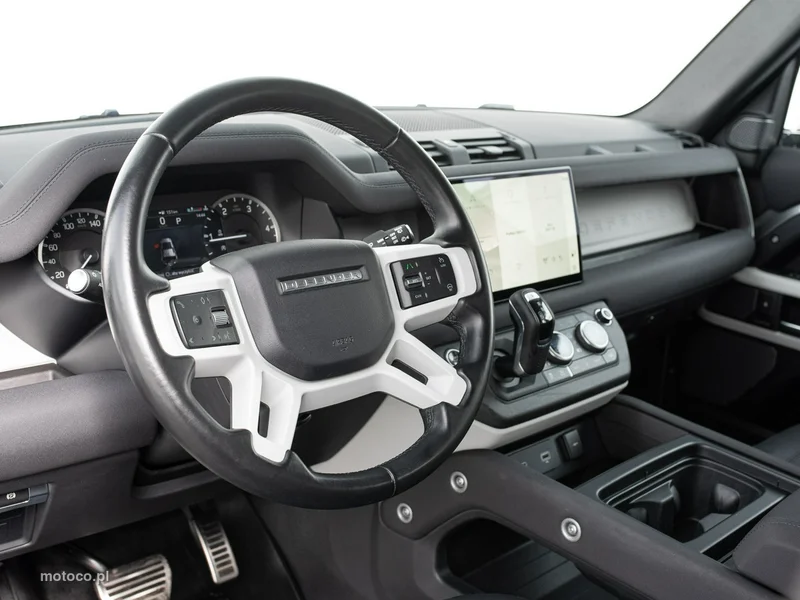 Land Rover Defender 6