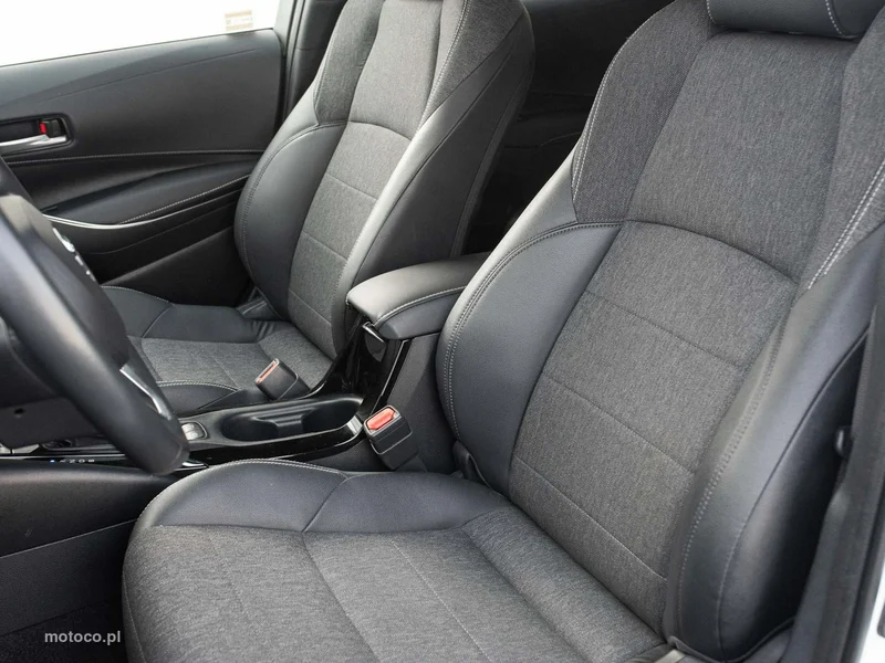 Toyota Corolla E210 12