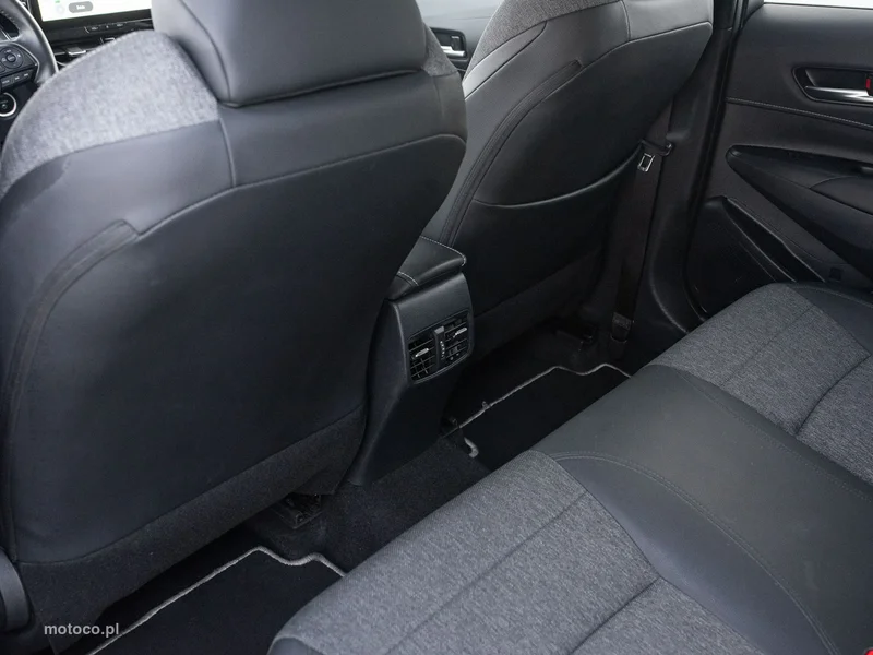 Toyota Corolla E210 23