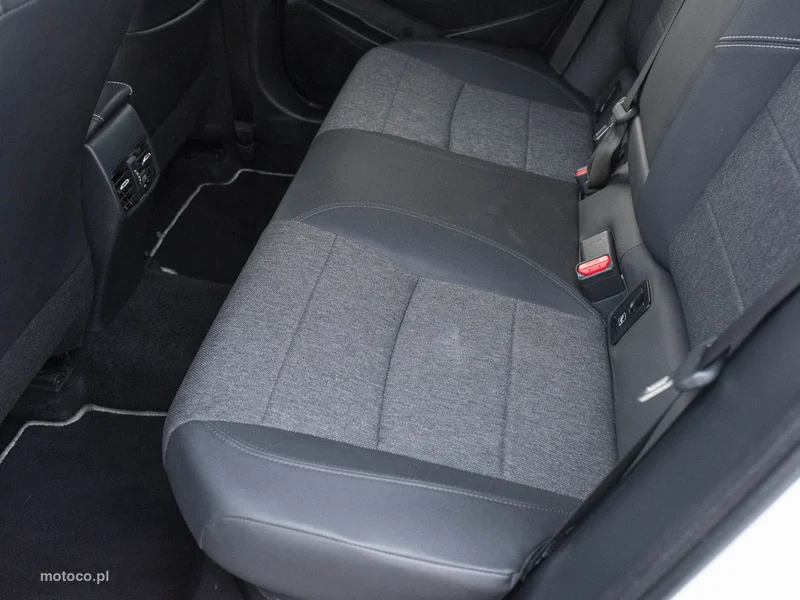 Toyota Corolla E210 24