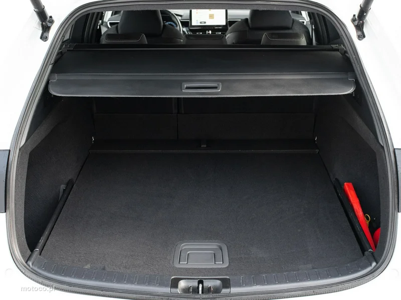 Toyota Corolla E210 26