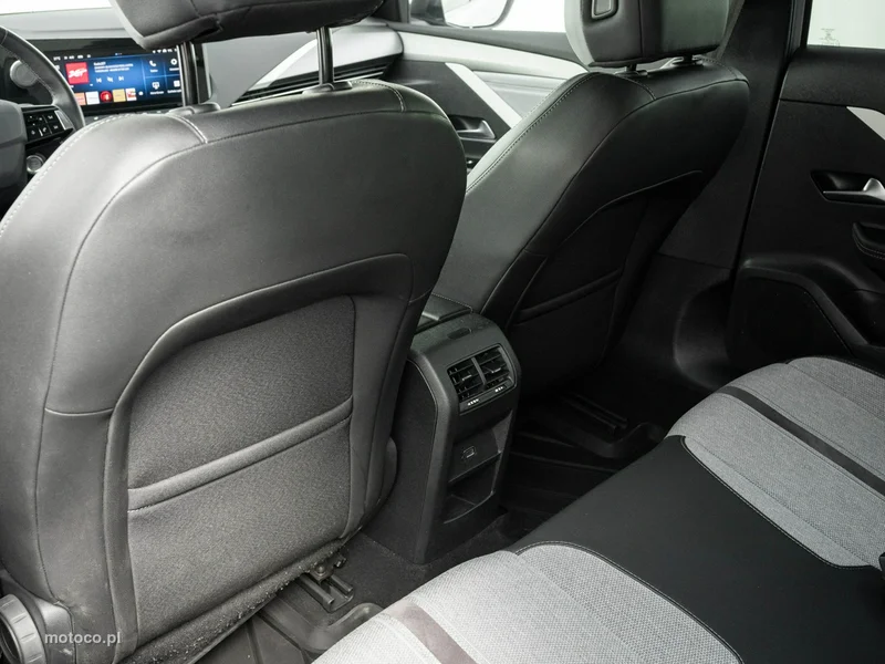 Opel Astra L 23