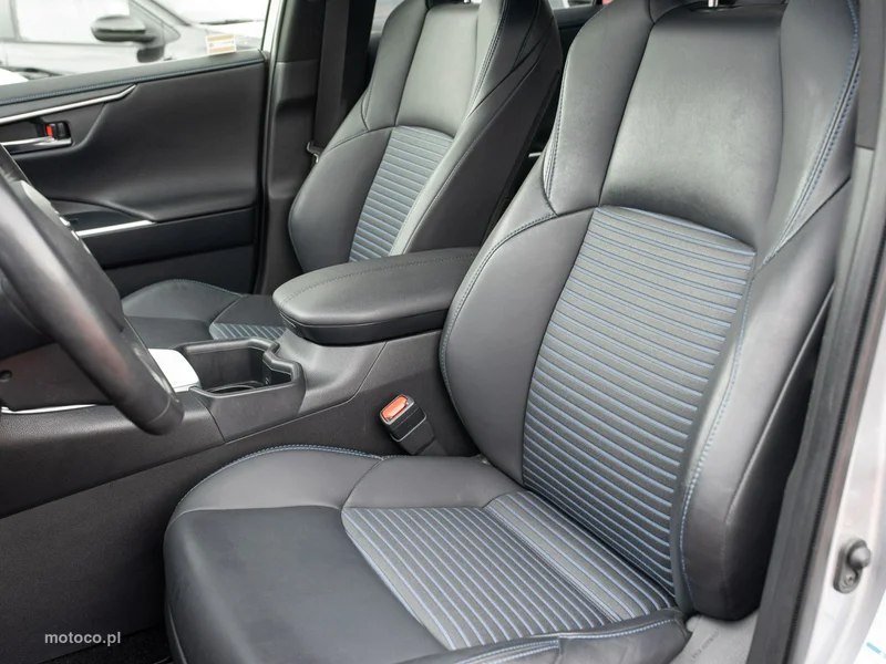 Toyota RAV 4 XA50 11