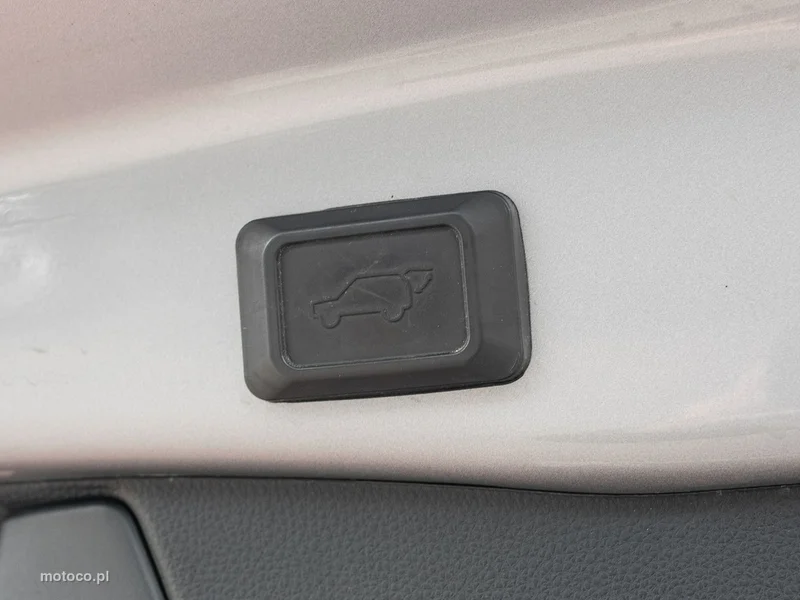 Toyota RAV 4 XA50 26