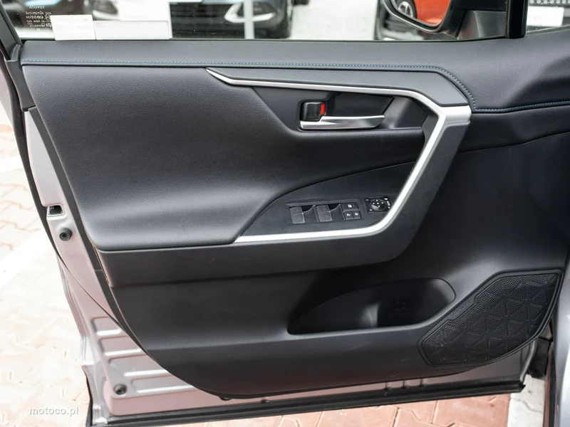 Toyota RAV 4 XA50 9
