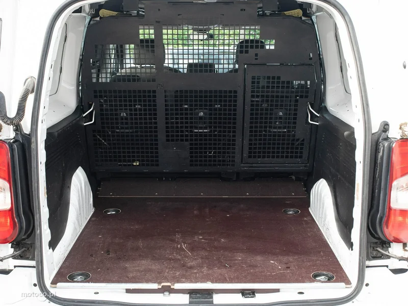 Opel Combo E 22