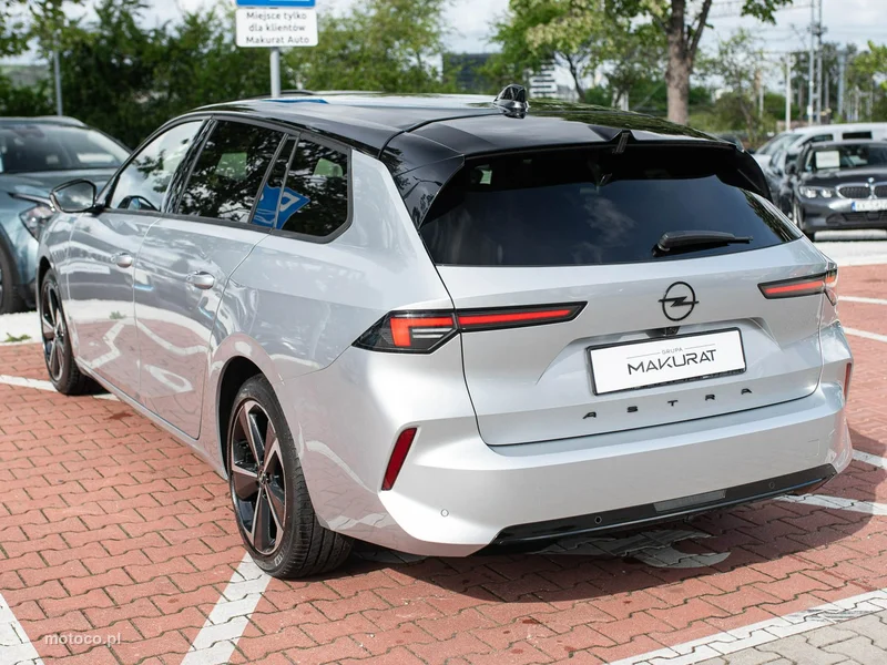 Opel Astra L 4