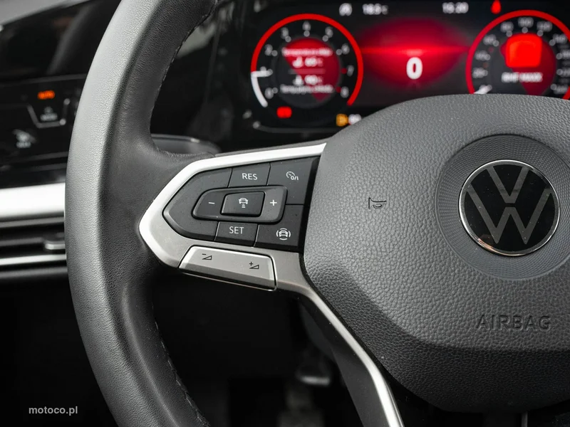 Volkswagen Golf VIII 13