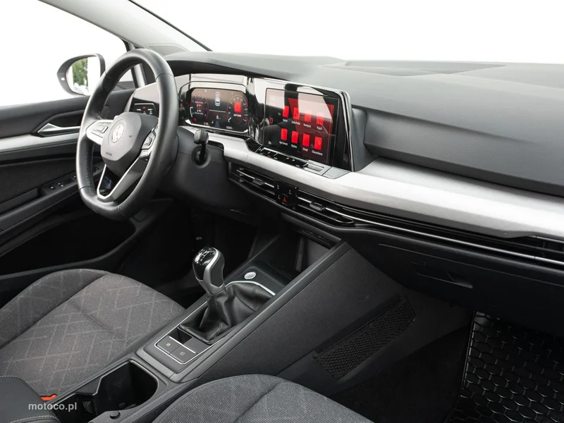 Volkswagen Golf VIII 27