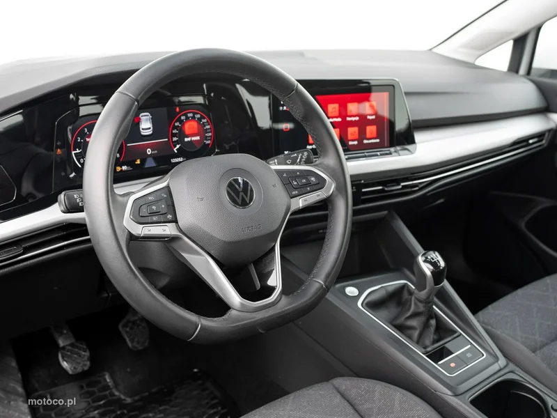 Volkswagen Golf VIII 6