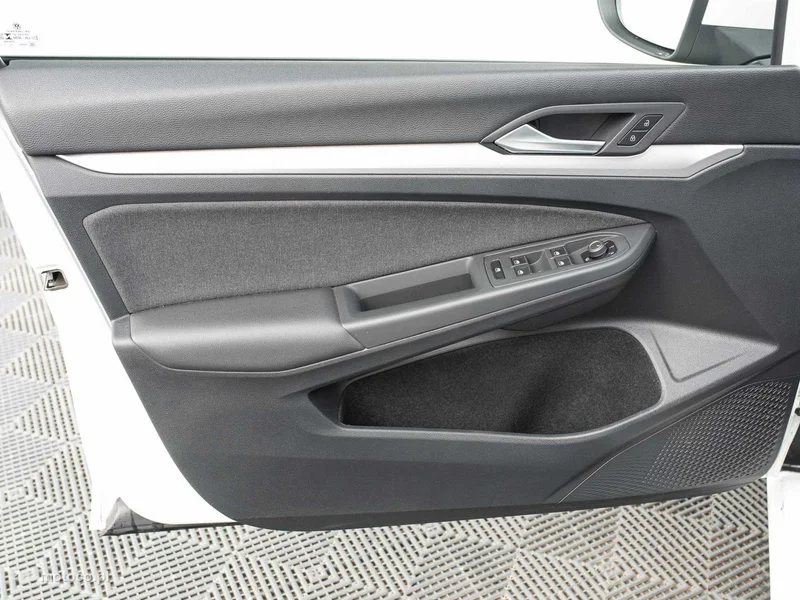 Volkswagen Golf VIII 9