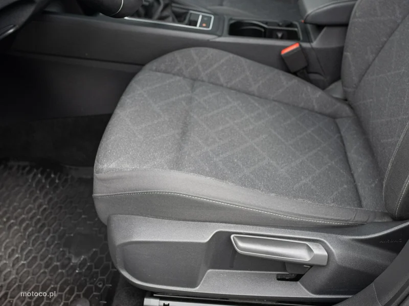 Volkswagen Golf VIII 10