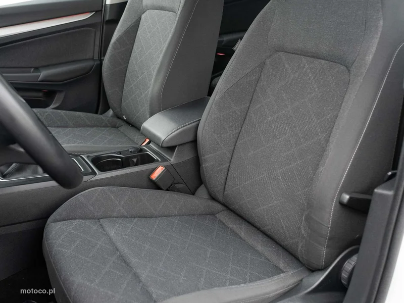 Volkswagen Golf VIII 11