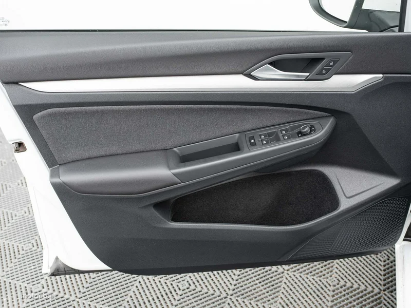 Volkswagen Golf VIII 9