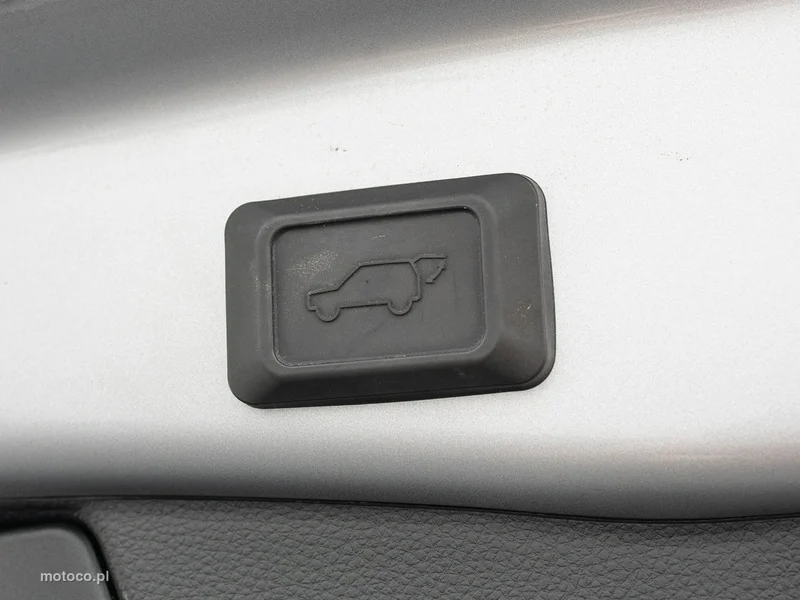 Toyota RAV 4 XA50 25