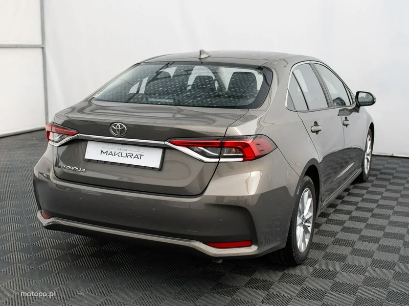Toyota Corolla E210 5