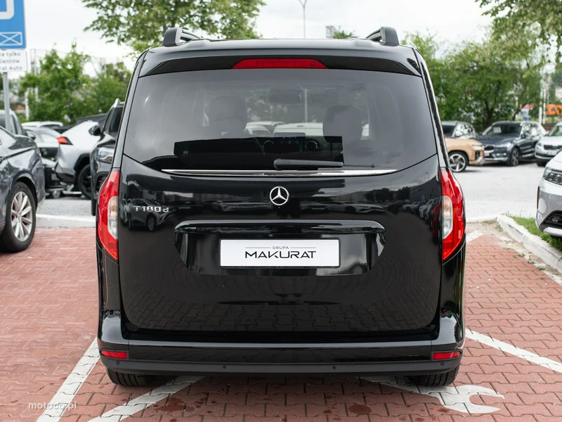 Mercedes-Benz T 180 d 8