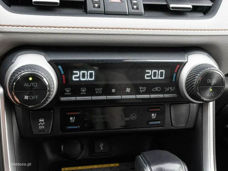 Toyota RAV 4 XA50 16