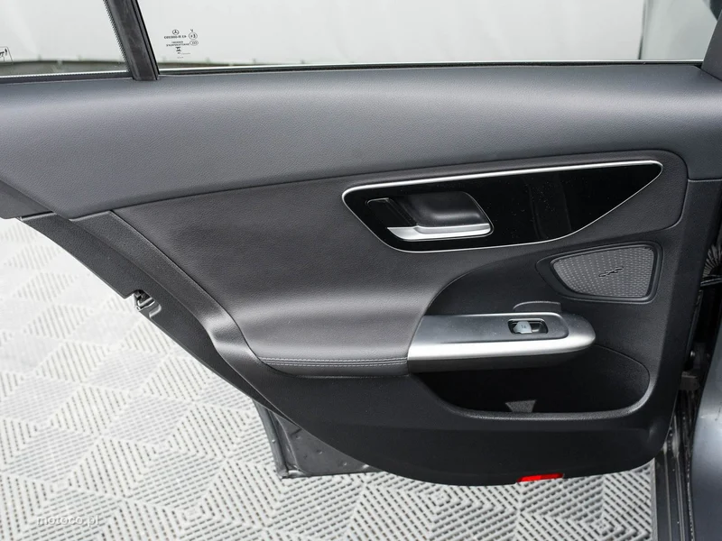 Mercedes-Benz Klasa C W206 C 220 24