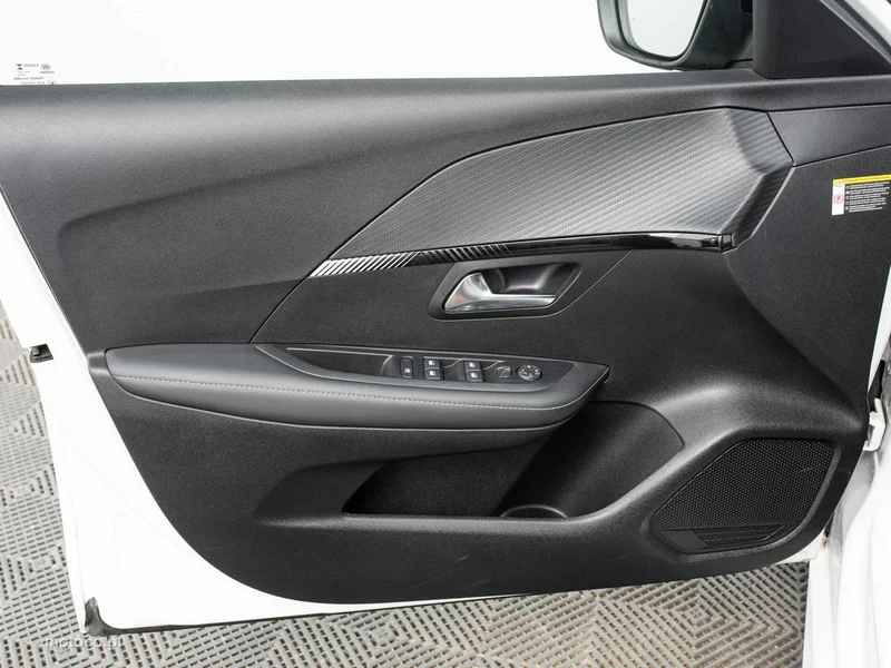 Peugeot 208 9