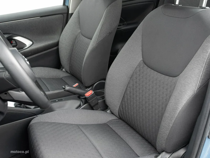 Toyota Yaris XP210 11