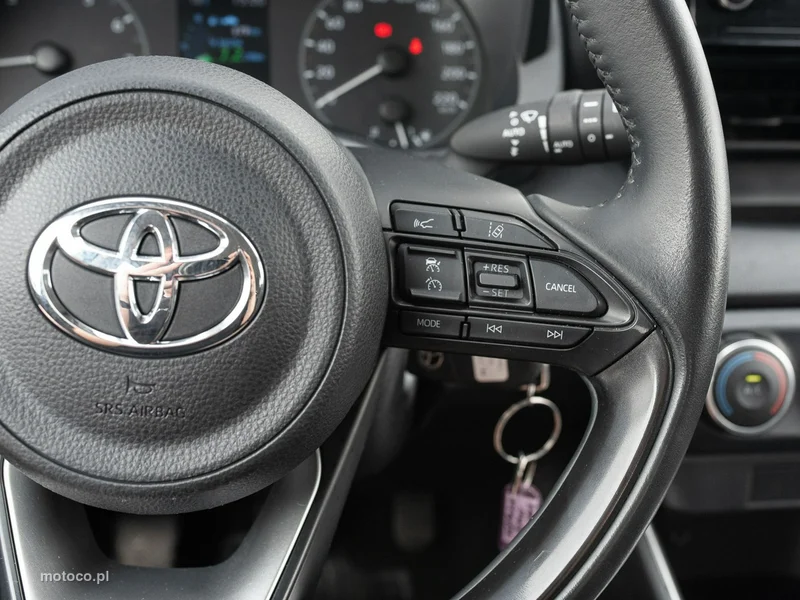 Toyota Yaris XP210 14