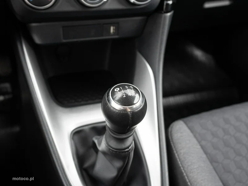 Toyota Yaris XP210 15