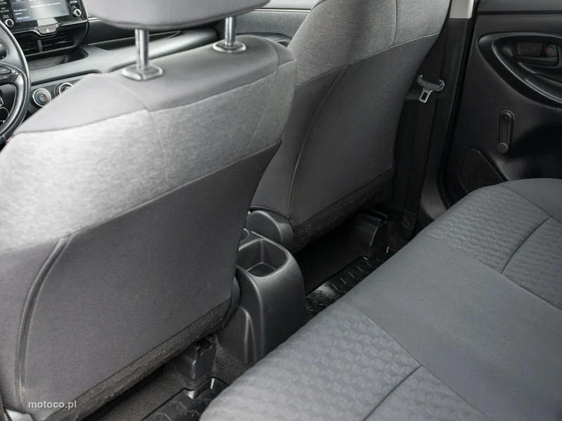 Toyota Yaris XP210 21