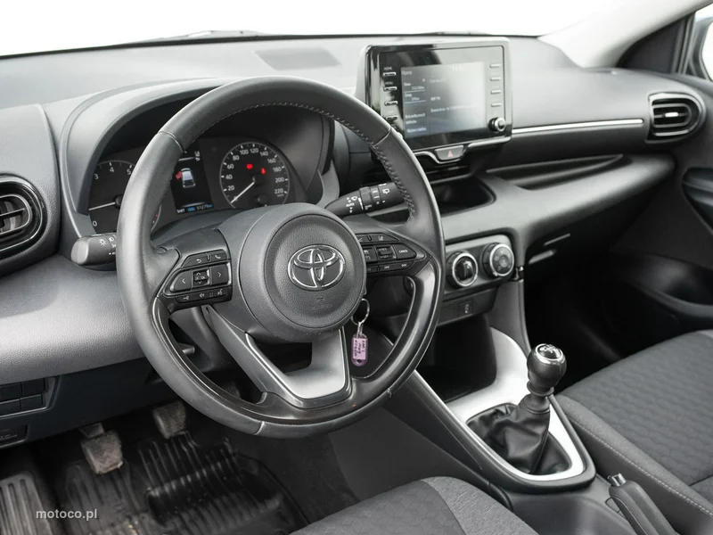Toyota Yaris XP210 6