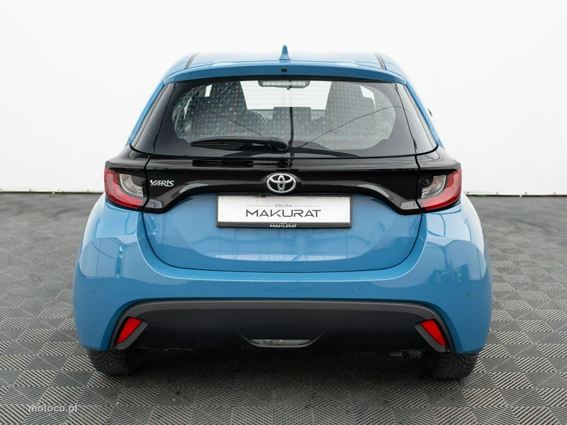 Toyota Yaris XP210 8