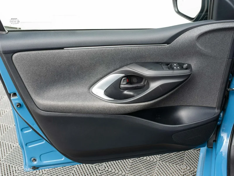 Toyota Yaris XP210 9