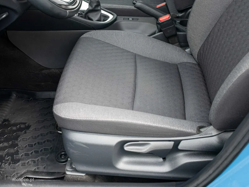 Toyota Yaris XP210 10