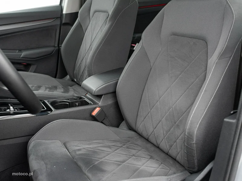 Volkswagen Golf VIII 11