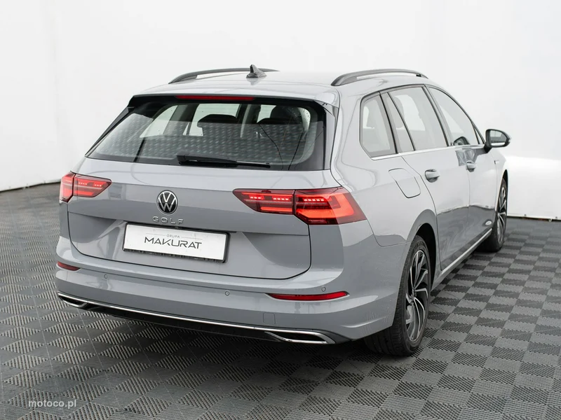 Volkswagen Golf VIII 5