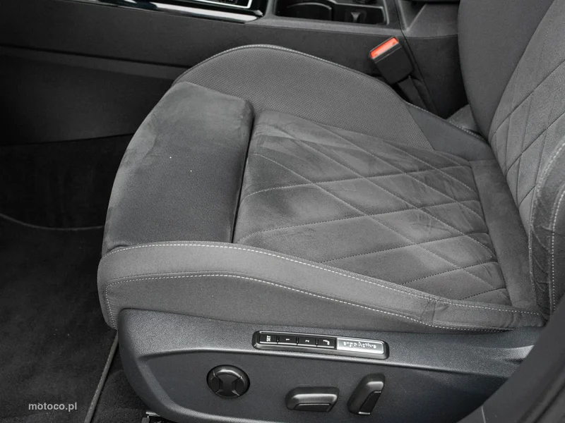 Volkswagen Golf VIII 10