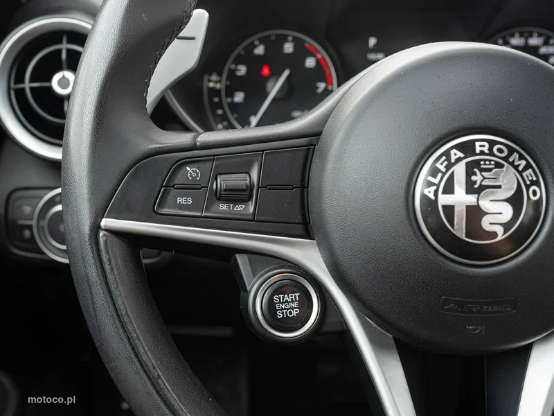 Alfa Romeo Giulia 13
