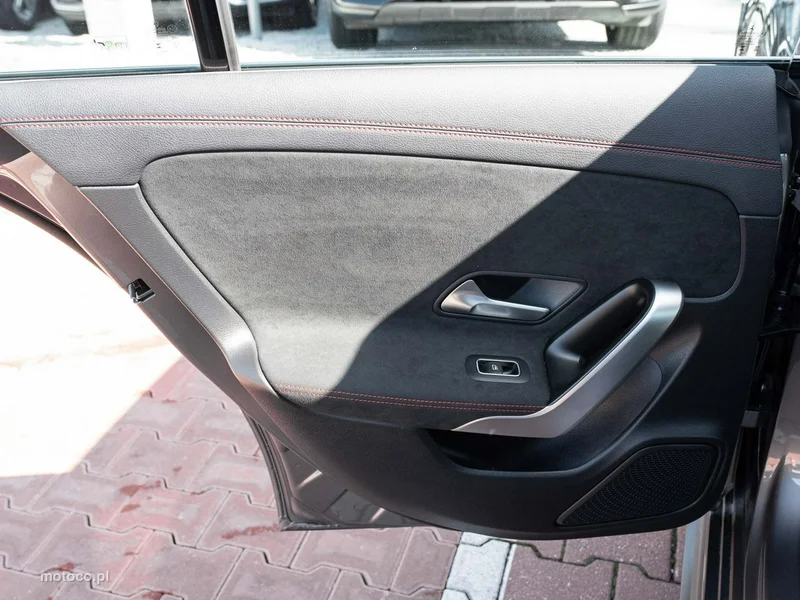 Mercedes-Benz CLA C118 CLA 200 24