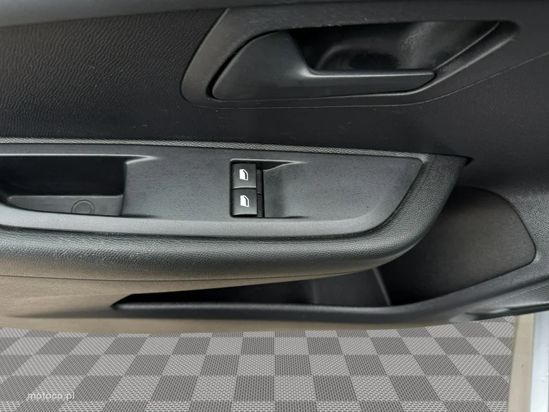 Peugeot 208 11