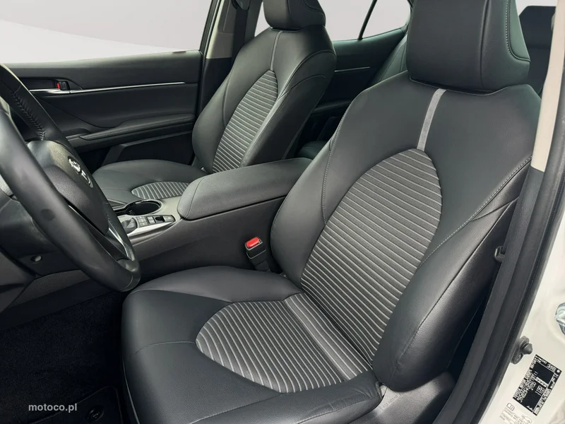 Toyota Camry XV70 13
