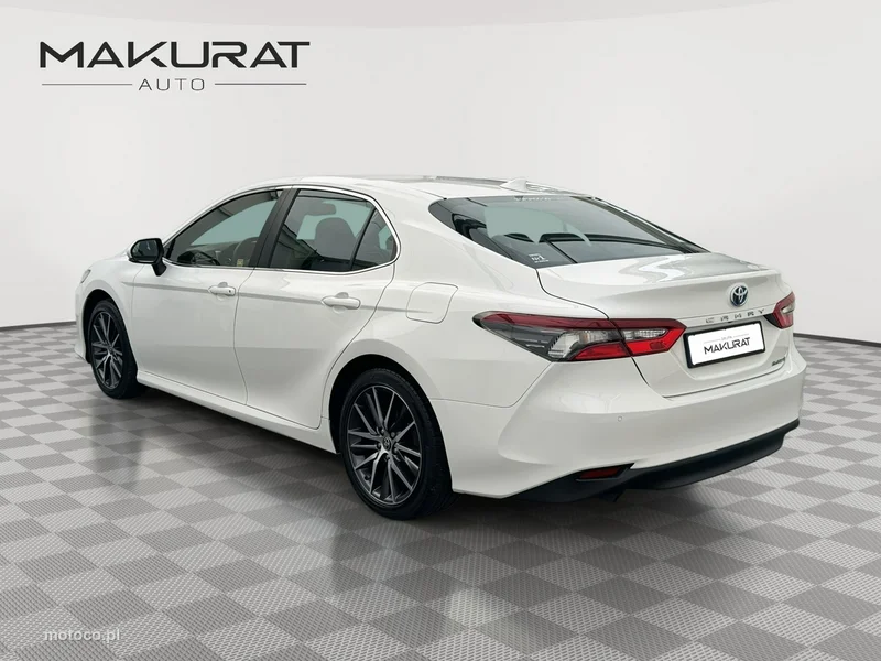 Toyota Camry XV70 3