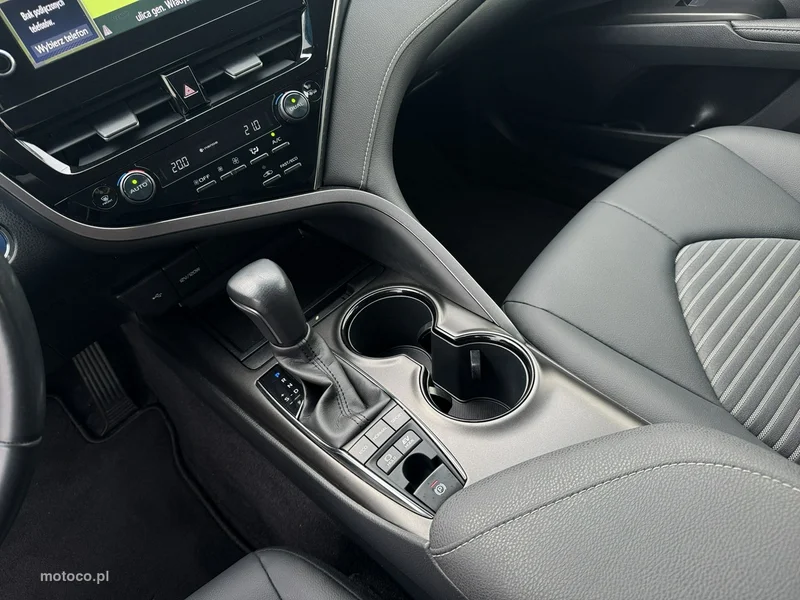 Toyota Camry XV70 21