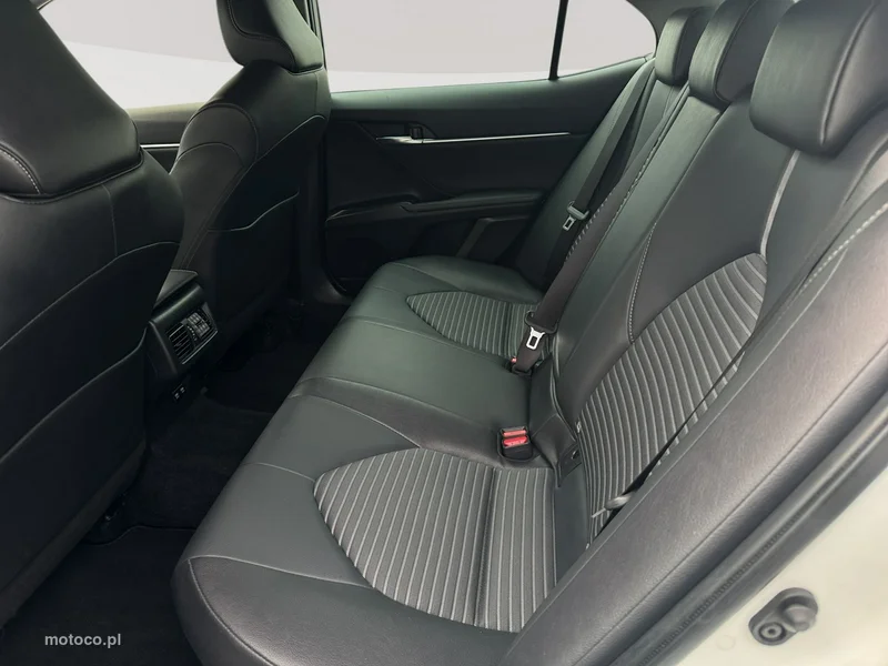 Toyota Camry XV70 23